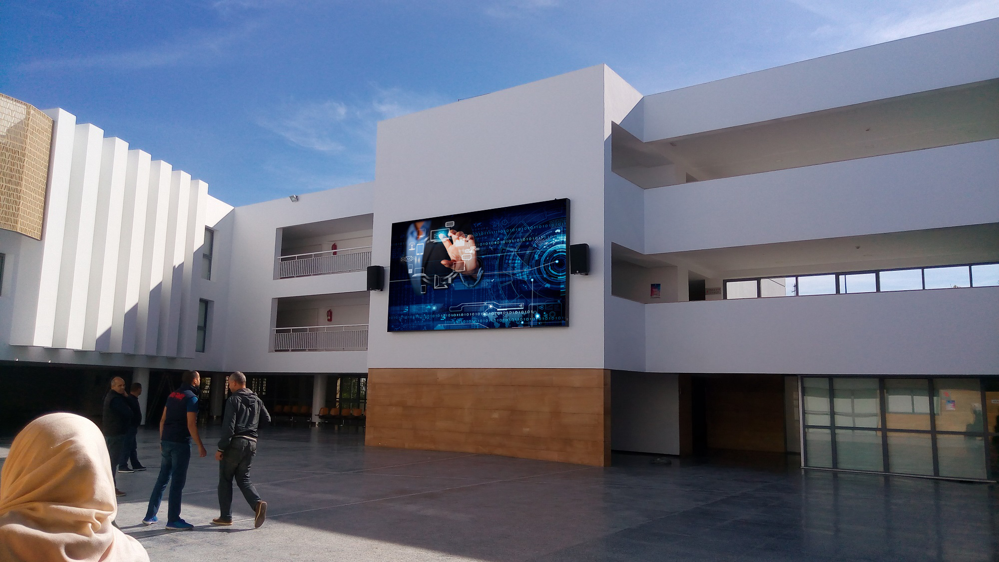 Superbe écran géant de 20 m2 au lycée Français de Casablanca