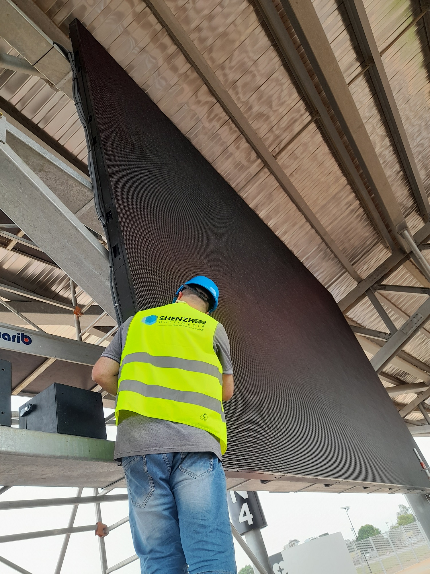 Installation écran géant stade
