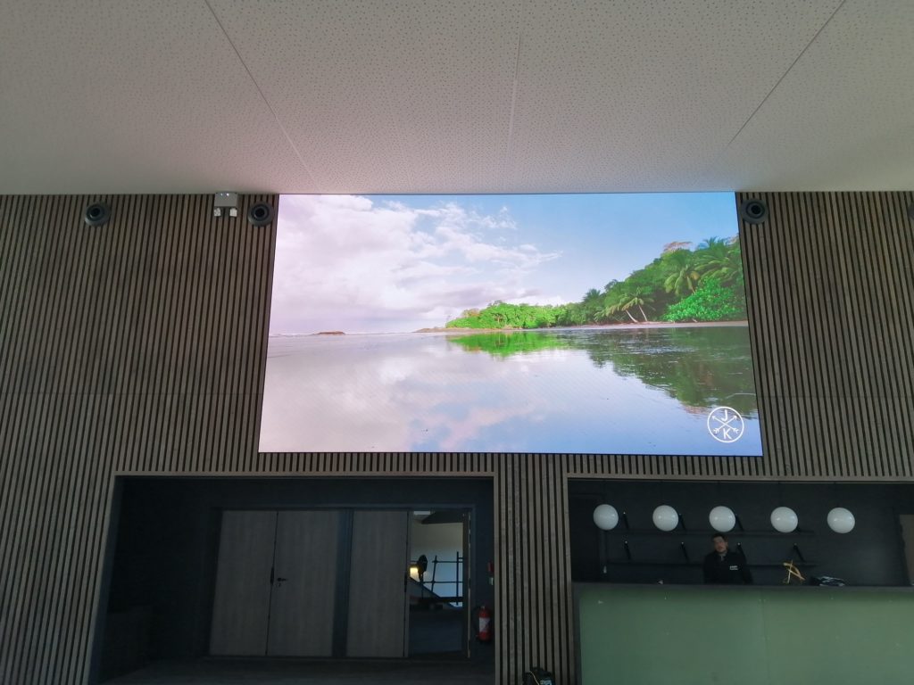 A spectacular 3K giant screen in the new Courchevel Sports Club