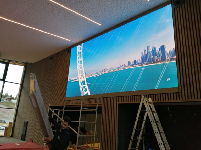 A spectacular 3K giant screen in the new Courchevel Sports Club