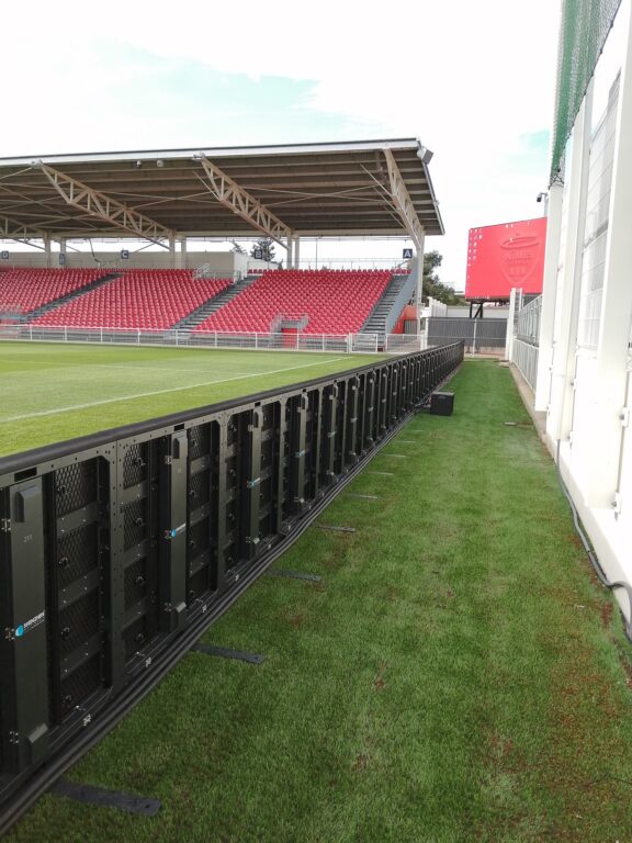 Armoire led publicité terrain foot