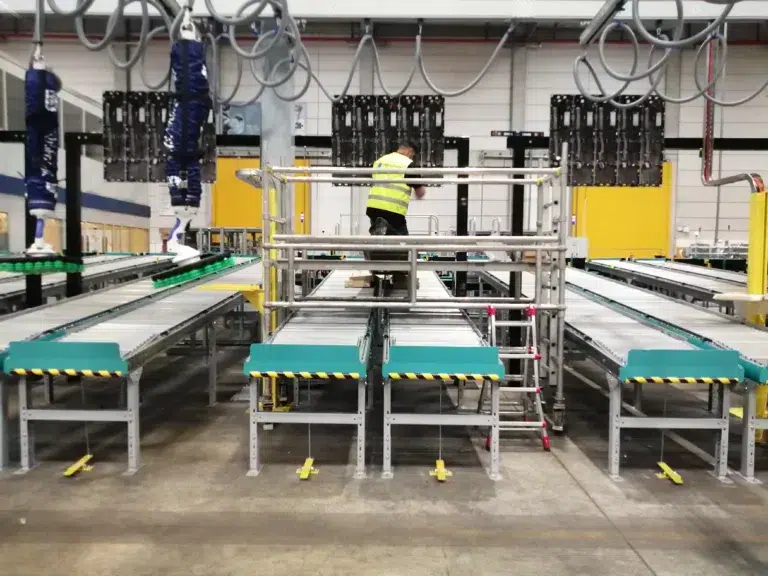 Fixation des dalles LED sur la structure