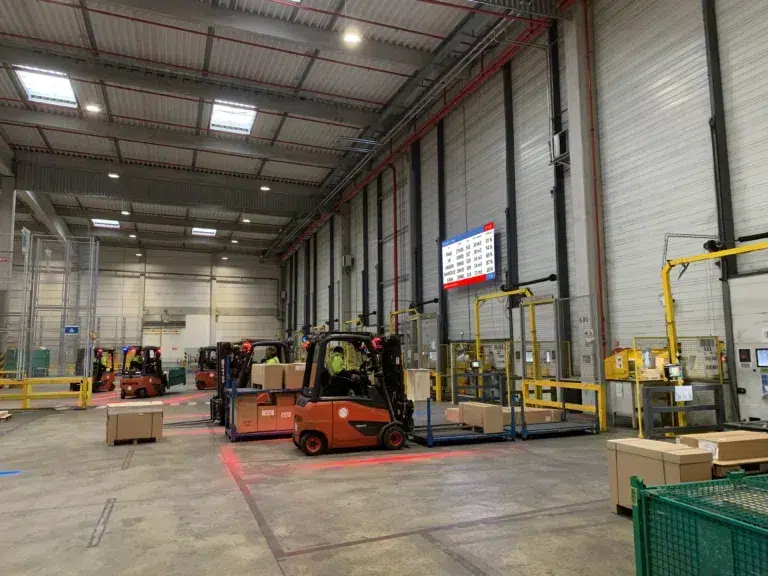 Murs LED et écrans géants MicroLED usine Renault